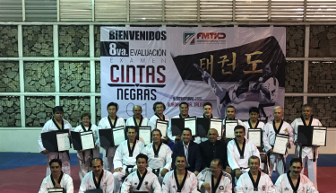 Gran nivel en el examen de cintas negras